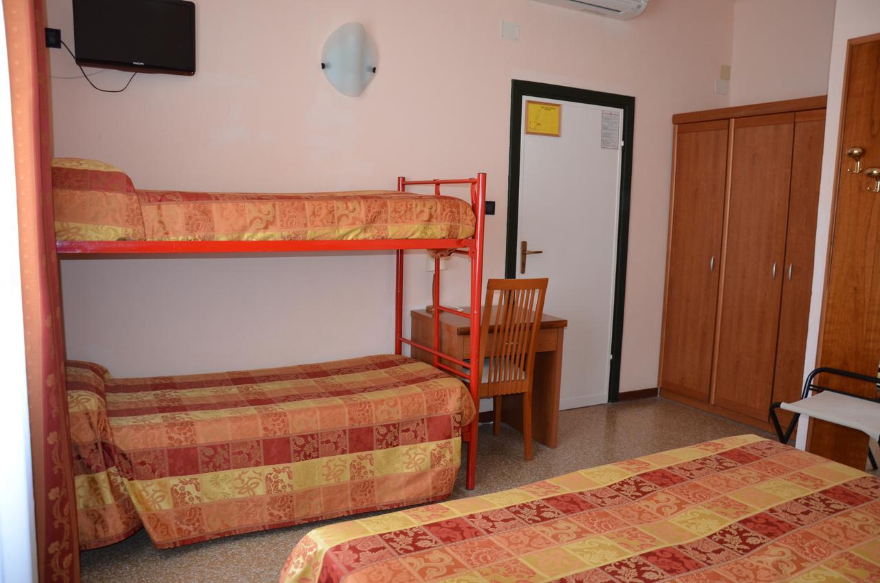 Hotel Lorenzo 첼레리구레 외부 사진