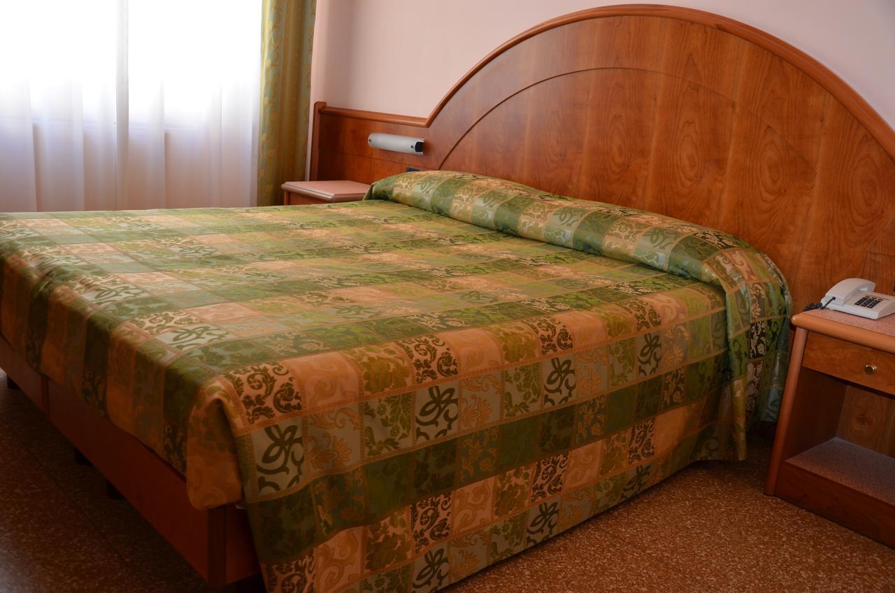 Hotel Lorenzo 첼레리구레 외부 사진