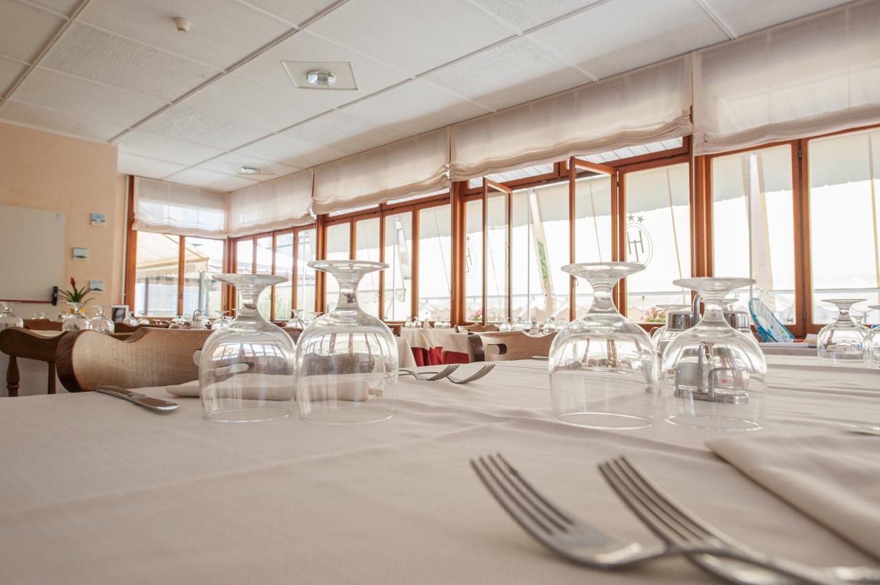 Hotel Lorenzo 첼레리구레 외부 사진