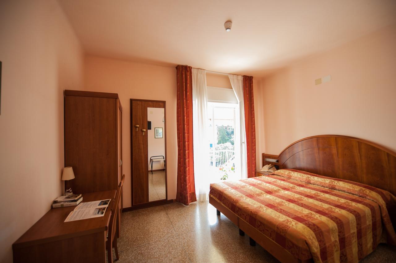 Hotel Lorenzo 첼레리구레 외부 사진