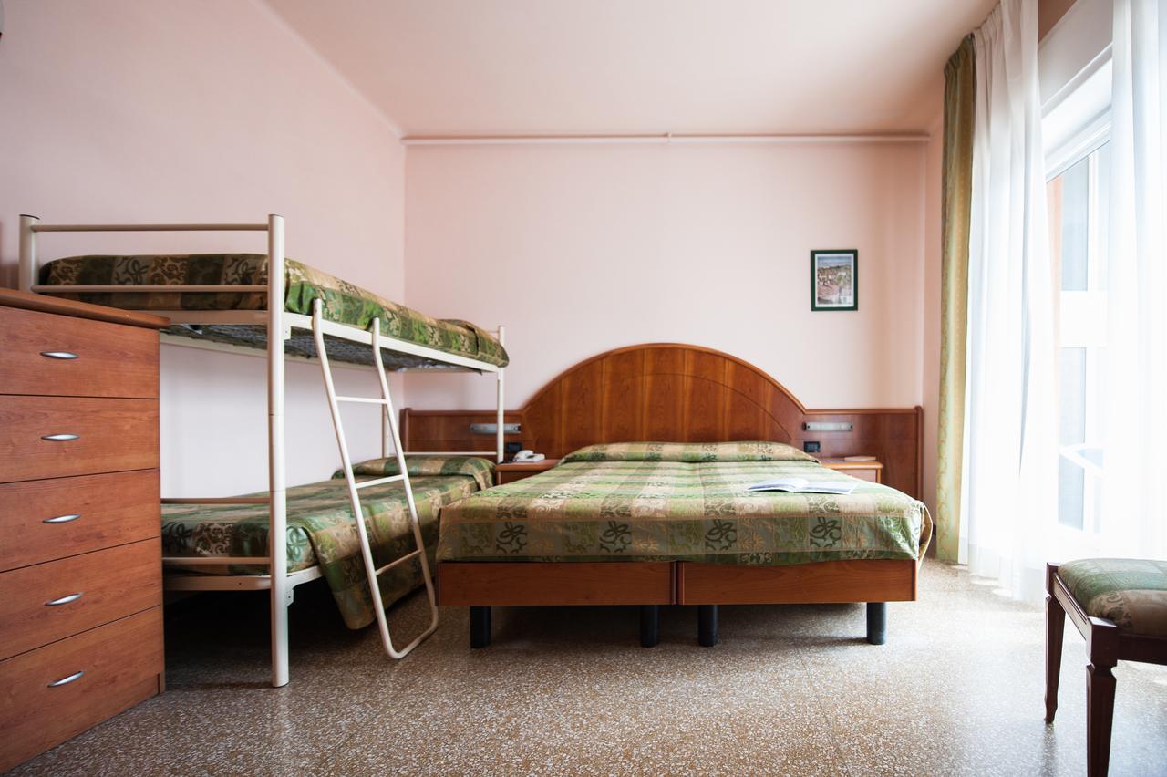 Hotel Lorenzo 첼레리구레 외부 사진