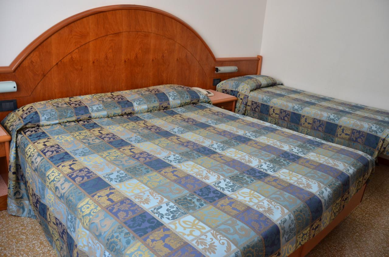 Hotel Lorenzo 첼레리구레 외부 사진